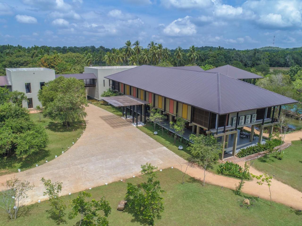 Tropical Life Resort And Spa 담불라 외부 사진