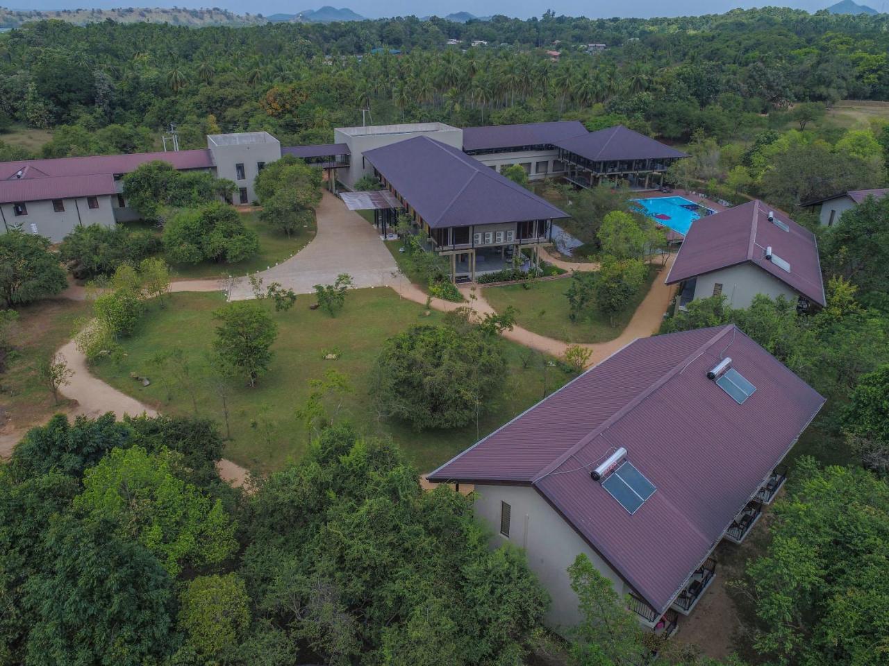 Tropical Life Resort And Spa 담불라 외부 사진