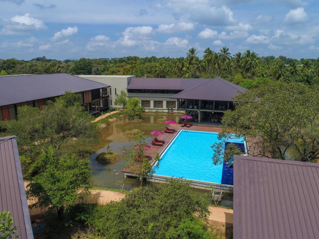 Tropical Life Resort And Spa 담불라 외부 사진