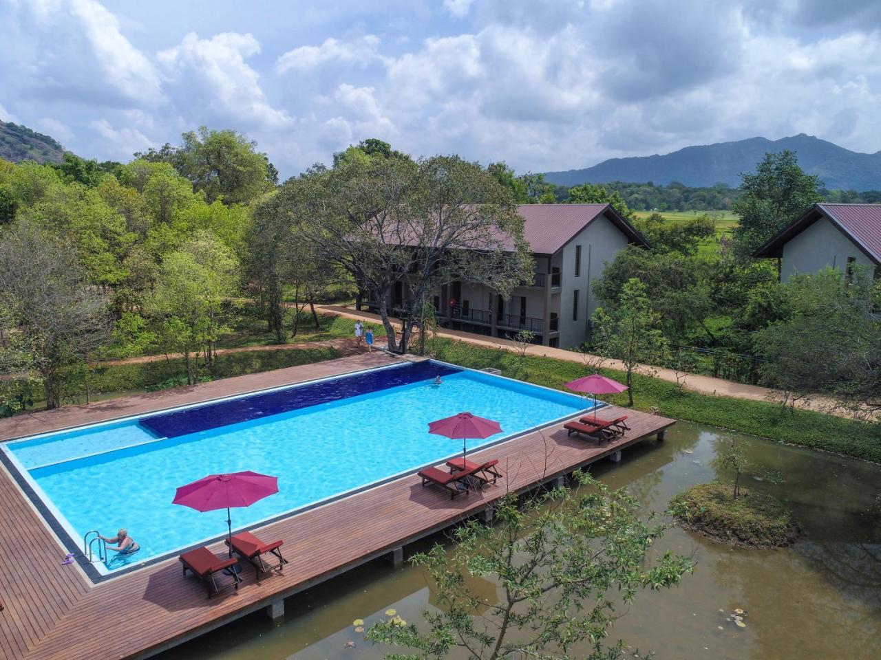 Tropical Life Resort And Spa 담불라 외부 사진