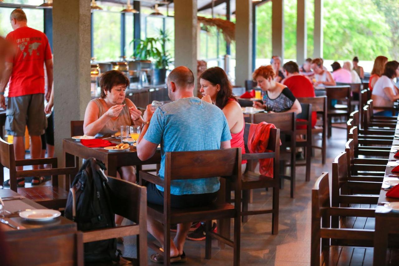 Tropical Life Resort And Spa 담불라 외부 사진
